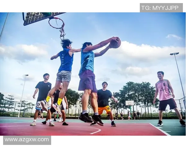 公园篮球场上闪耀的明星们与他们的梦想与坚持